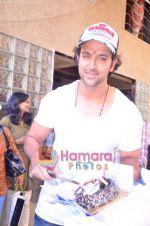Hrithik Roshan on the occasion of his bday at his home on 9th Jan 2011 (41).JPG